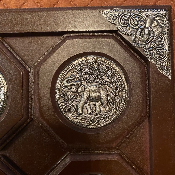 Decorative tray with removable coasters - Picture 2 of 5